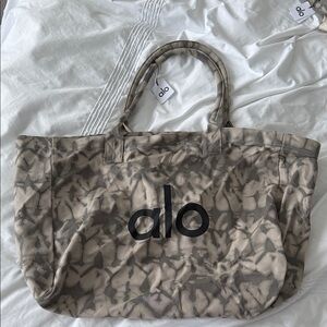 ALO Yoga Camouflage Tote Bag - Black and Gray